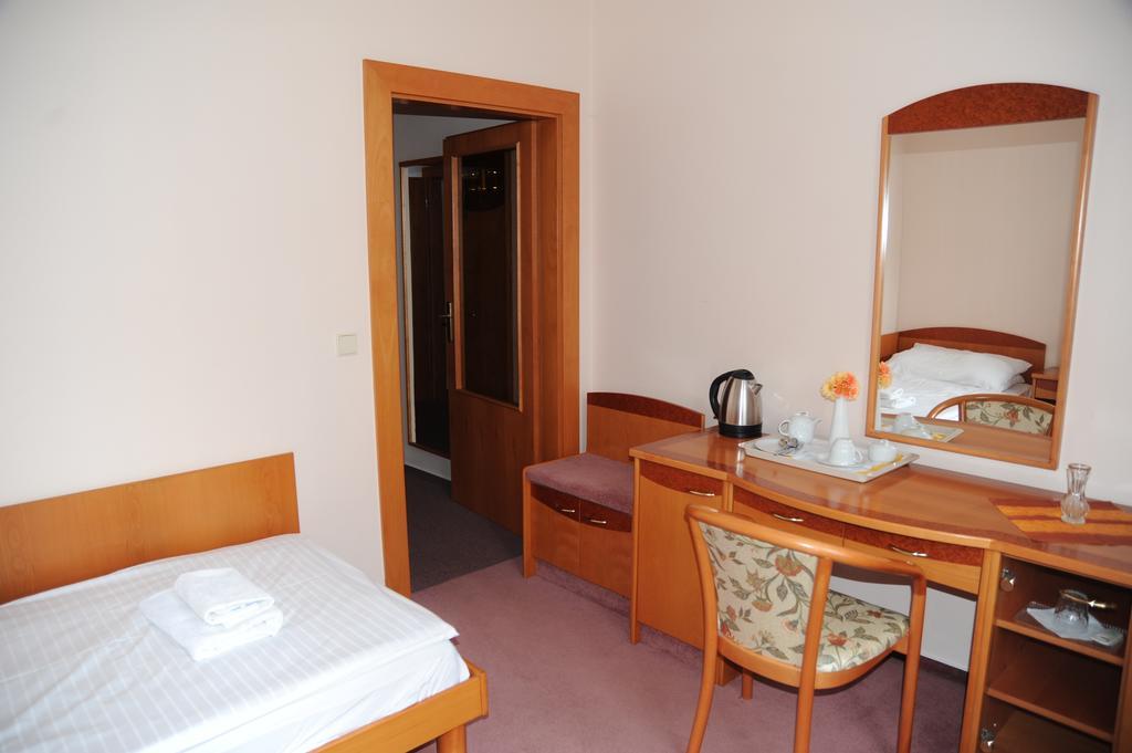Pension Akropolis, Eco Breakfasts From Farm Mariánské Lázně Quarto foto