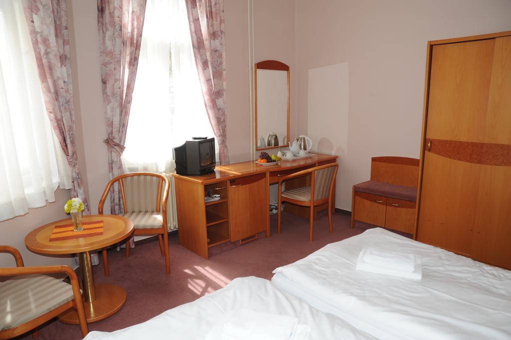 Pension Akropolis, Eco Breakfasts From Farm Mariánské Lázně Quarto foto