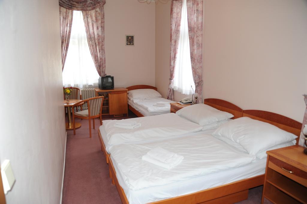 Pension Akropolis, Eco Breakfasts From Farm Mariánské Lázně Quarto foto
